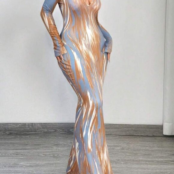 Bodycon Long Sleeve Dress - Picture 4 of 7